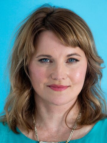 Lucy Lawless Headshot