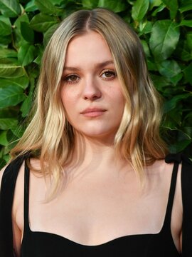 Maisy Stella
