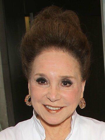 Cindy Adams Headshot