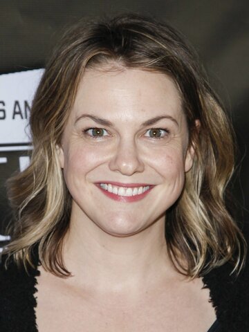 Larisa Oleynik Headshot