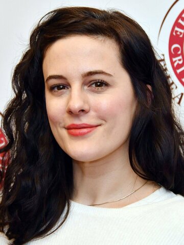 Phoebe Fox Headshot