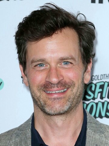 Tom Everett Scott Headshot