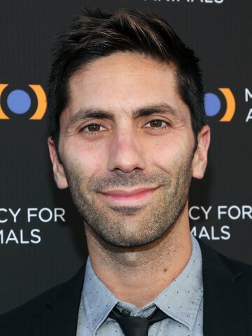Nev Schulman Headshot