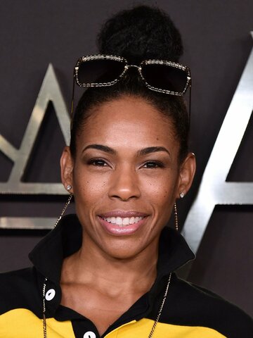 Angela Lewis Headshot