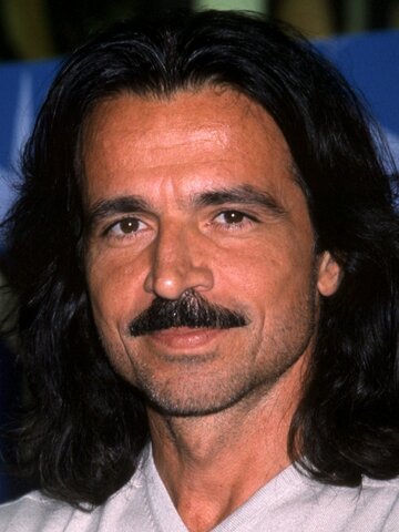 Yanni Headshot