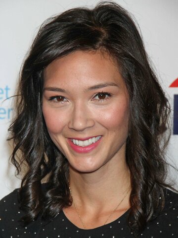 Erica Oyama Headshot