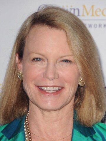 Shelley Hack Headshot