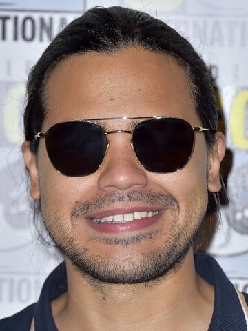 Carlos Valdes Headshot