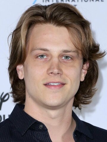 Alex Saxon Headshot