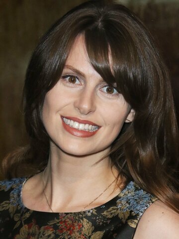 Ellie Taylor Headshot