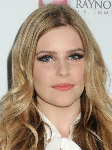 Jenna Rosenow Headshot