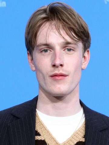 Louis Hofmann Headshot