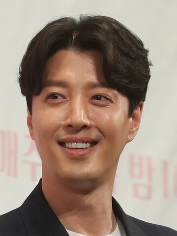 Lee Dong-gun Headshot