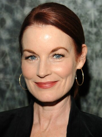 Laura Leighton Headshot