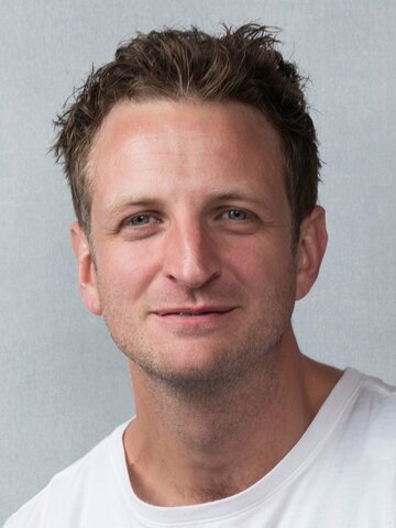 Aaron Glenane Headshot