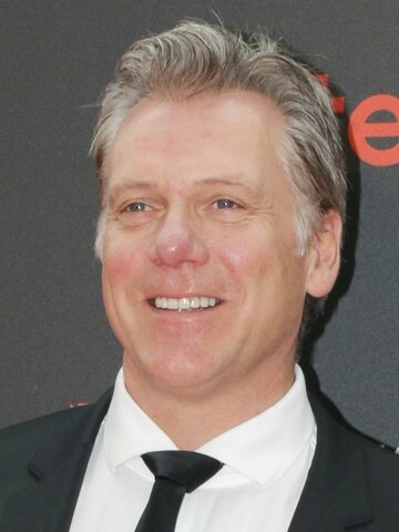 Erik Thomson Headshot
