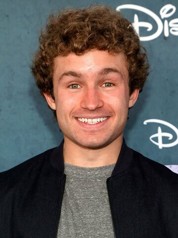 Sean Giambrone Headshot