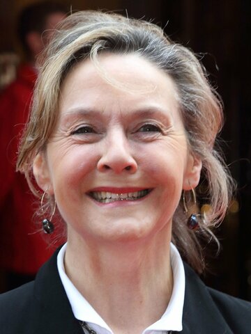 Amanda Burton Headshot