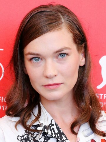 Hannah Gross Headshot