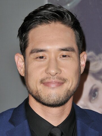 Raymond Lee Headshot