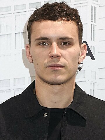 Arón Piper Headshot