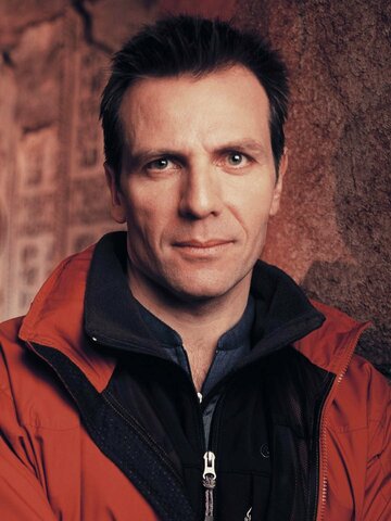 Alex Carter Headshot
