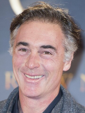 Greg Wise Headshot