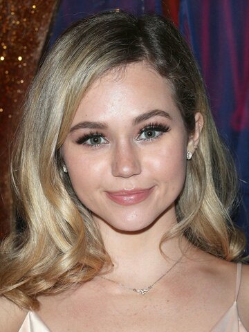 Brec Bassinger Headshot