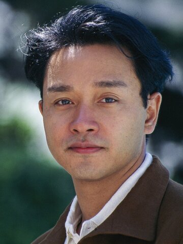 Leslie Cheung Headshot