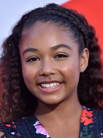 Millie Davis Headshot