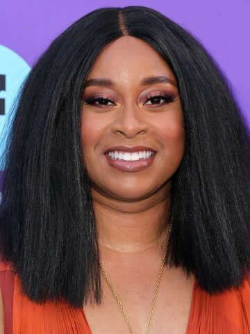 Phoebe Robinson Headshot