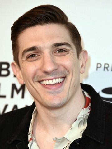 Andrew Schulz Headshot