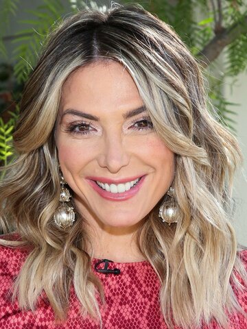 Debbie Matenopoulos Headshot