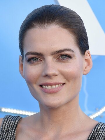 Emma Greenwell Headshot