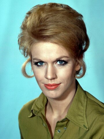 Olivia Hamnett Headshot