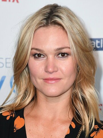 Julia Stiles Headshot