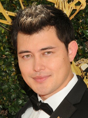 Christopher Sean Headshot