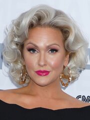 Jenn Lyon