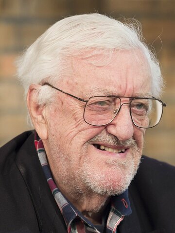 Bernard Cribbins Headshot