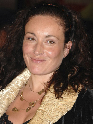 Lucy Cohu Headshot
