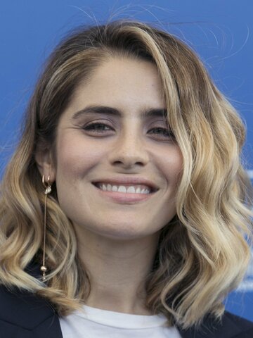 Greta Scarano Headshot