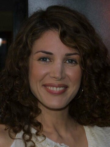 Ashley Laurence Headshot