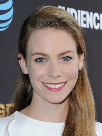 Chloe Lanier Headshot
