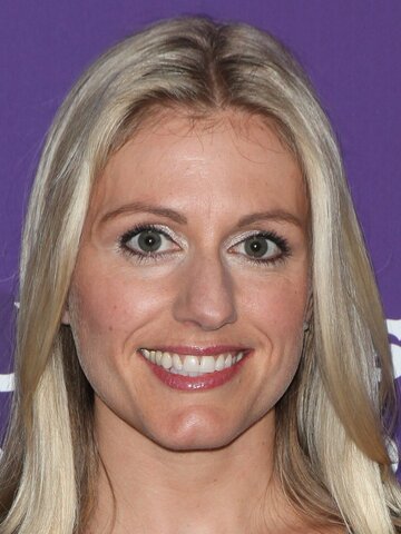 Rebecca Lowe Headshot