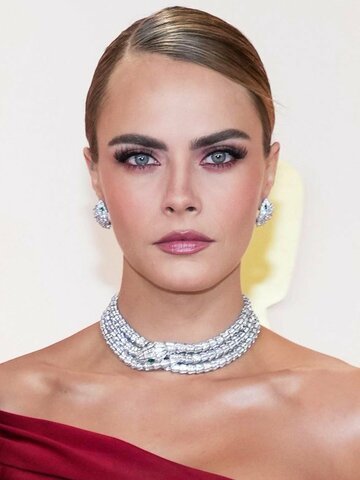 Cara Delevingne Headshot