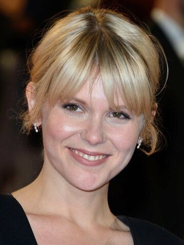 Hannah Arterton Headshot