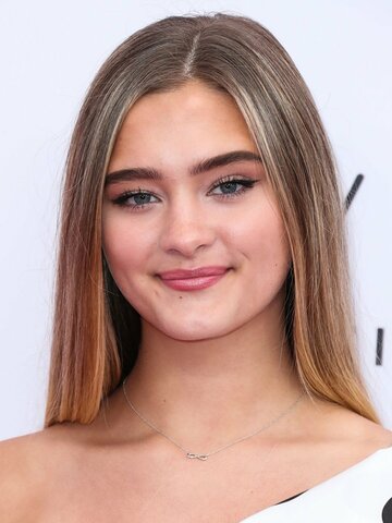 Lizzy Greene Headshot