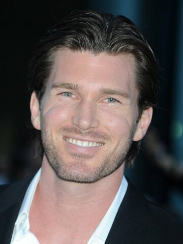 Christopher Russell Headshot