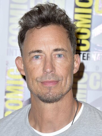 Tom Cavanagh Headshot