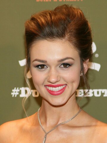 Sadie Robertson Headshot
